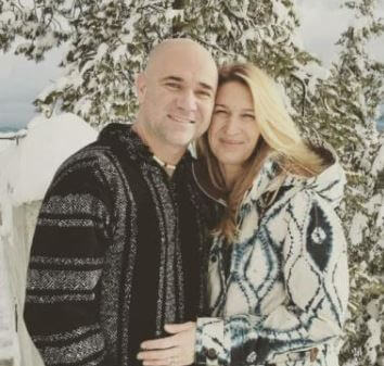 Tami Agassi brother Andre Agassi with his wife.
